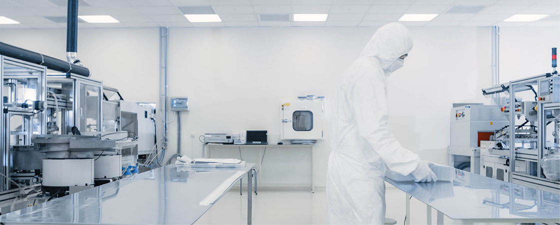 Salas blancas en la industria farmacéutica: cajas y armarios envolventes higiénicos de IRINOX.