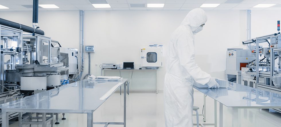 Salas blancas para la industria farmacéutica: cajas y armarios envolventes higiénicos de IRINOX.