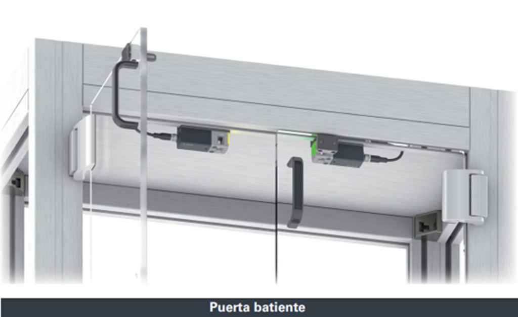 Fijación del interruptor de seguridad NX de Pizzato en puerta batiente.